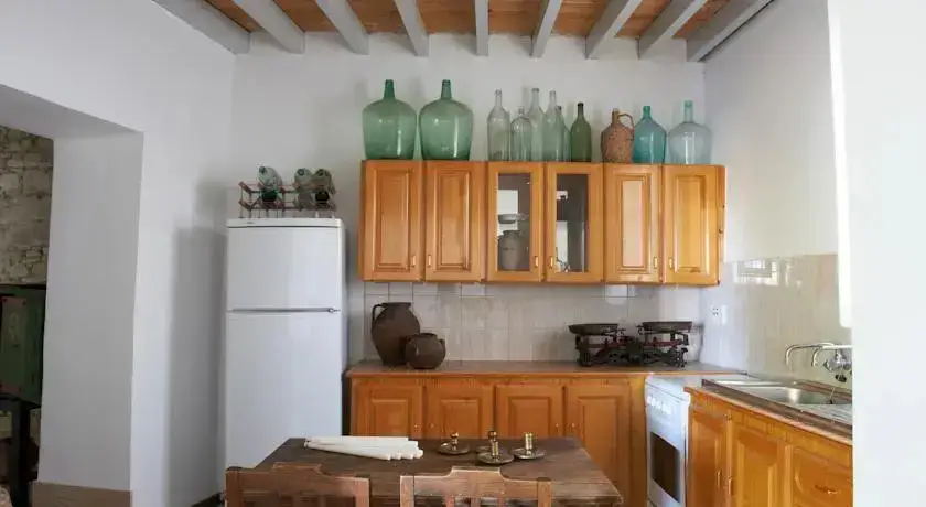 Лекара: Polytimo Rural House