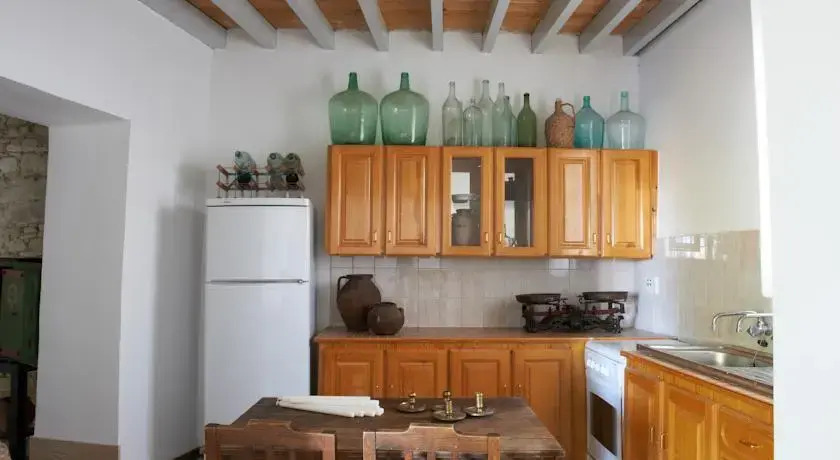 Лекара: Polytimo Rural House
