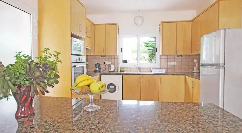 Протарас: Villa Rallia