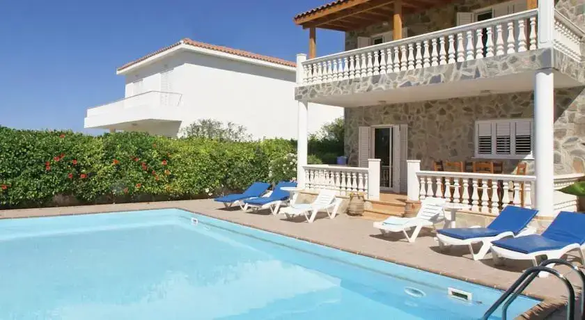 Паралимни: Villa Anta