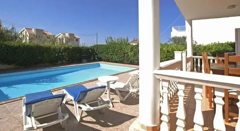 Паралимни: Villa Anta