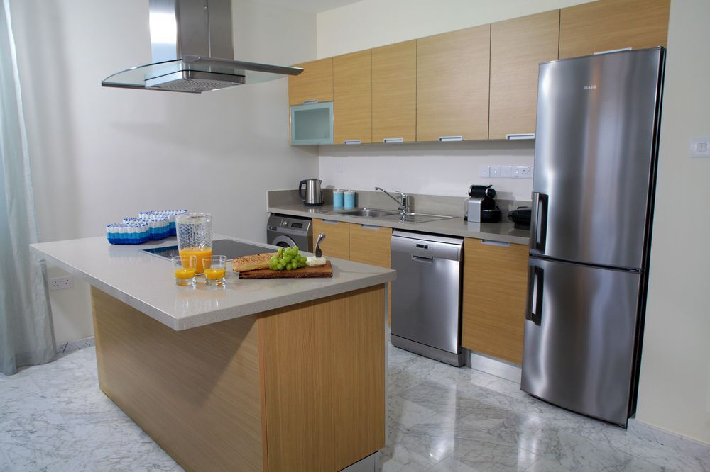 Агиос Тихонас: Amathusa Coastal Heights Apartment E 105