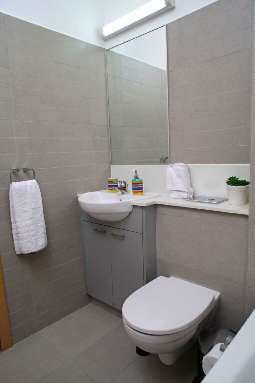 Агиос Тихонас: Amathusa Coastal Heights Apartment E 105