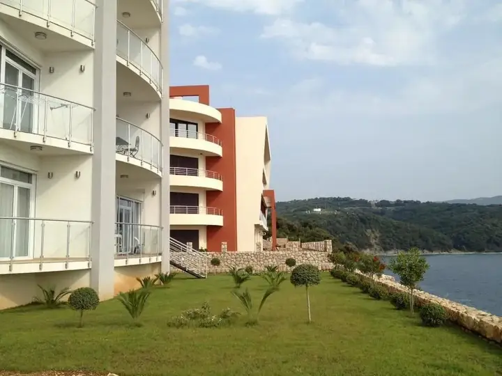 Добро Вода: Sky Fort Apartments