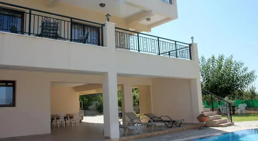 Пейя: Villa Agathi