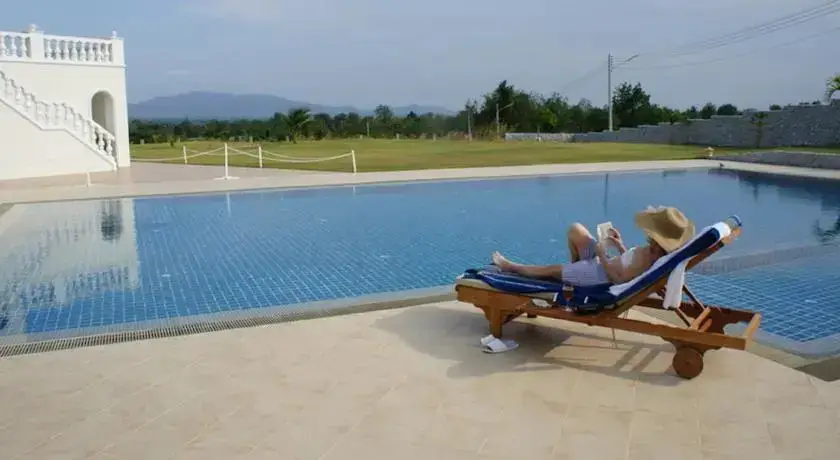 Чаам: The Manor Resort