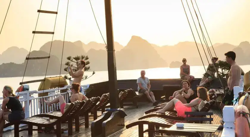 Халонг: Aclass Opera Cruise