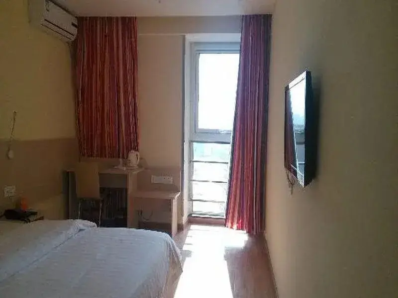 Циндао: 7 Days Inn Qingdao Huangdao Lianghe Road Bathing Beach