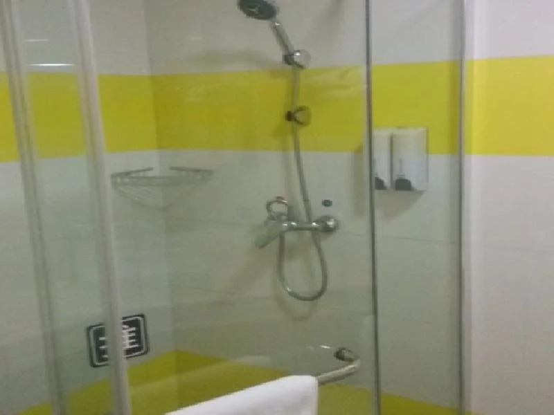 Циндао: 7 Days Inn Qingdao Huangdao Lianghe Road Bathing Beach