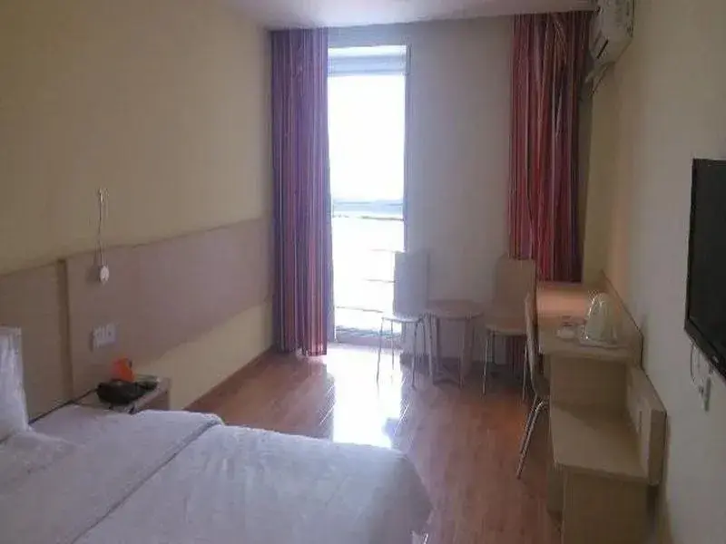 Циндао: 7 Days Inn Qingdao Huangdao Lianghe Road Bathing Beach