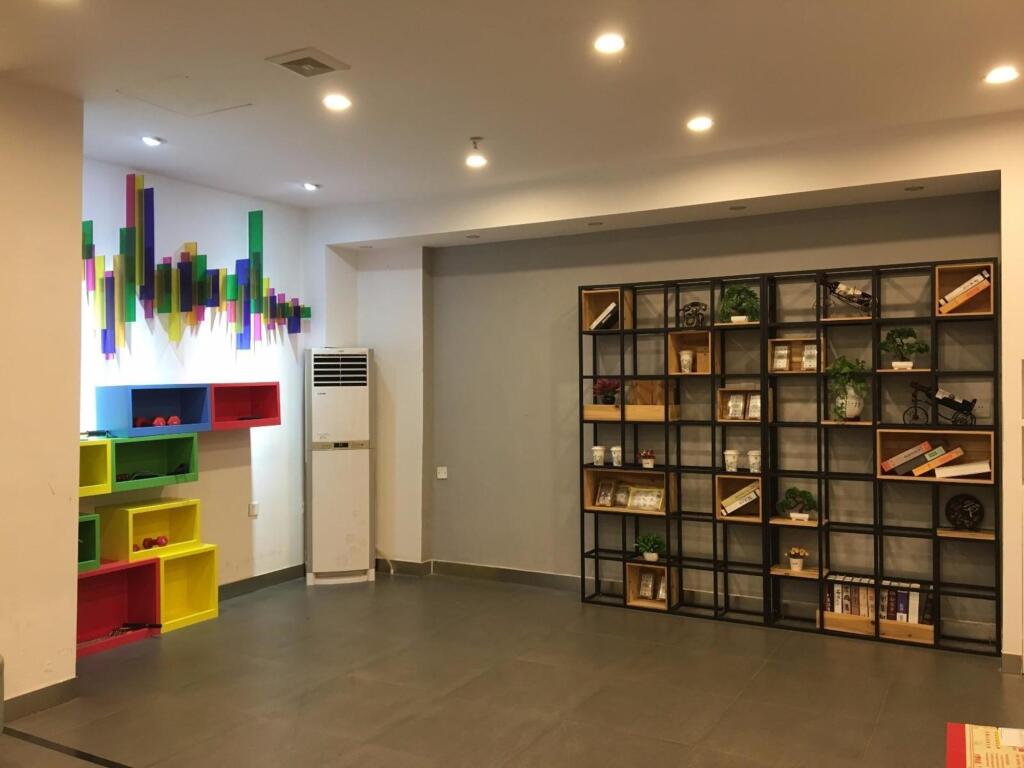 Шэньчжэнь: 7 Days Inn Shenzhen Longgang Nalian Subway Station Branch