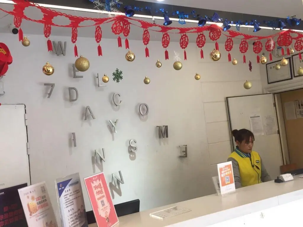 Шэньчжэнь: 7 Days Inn Shenzhen Longgang Nalian Subway Station Branch