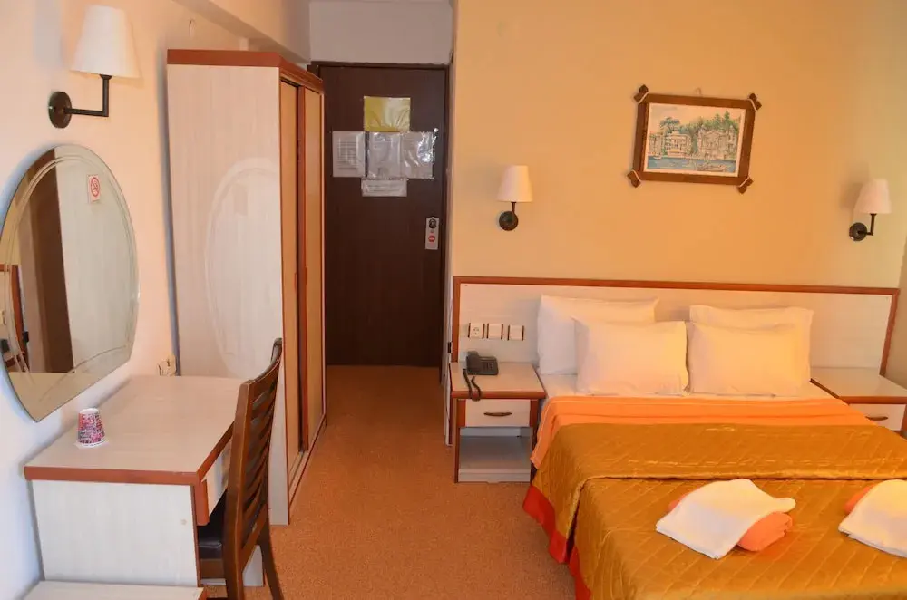 Айвалык: Megas Hotel