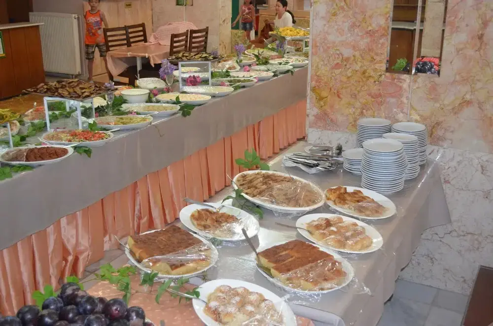 Айвалык: Megas Hotel