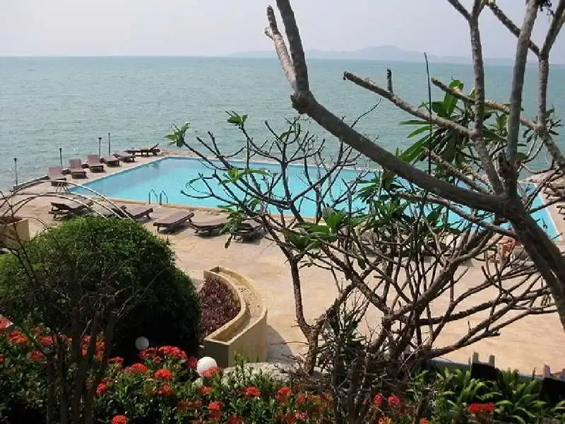 Паттайя: Golden Cliff House