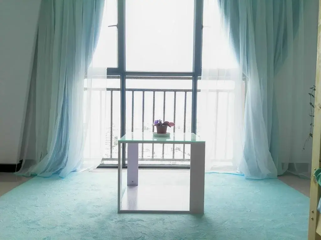 Дали: Up In Wonderland Hostel