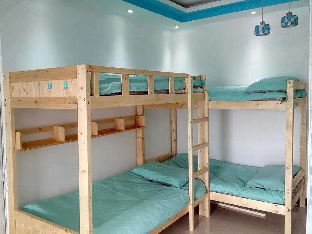 Дали: Up In Wonderland Hostel