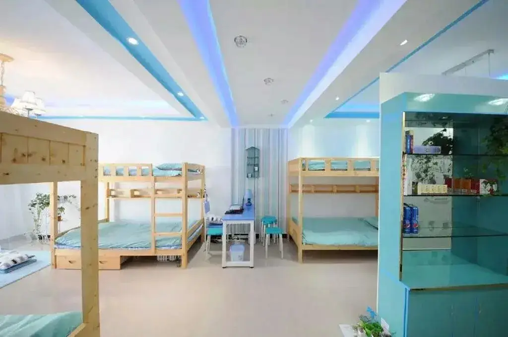 Дали: Up In Wonderland Hostel