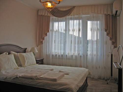 Ялта: YaltaApartments