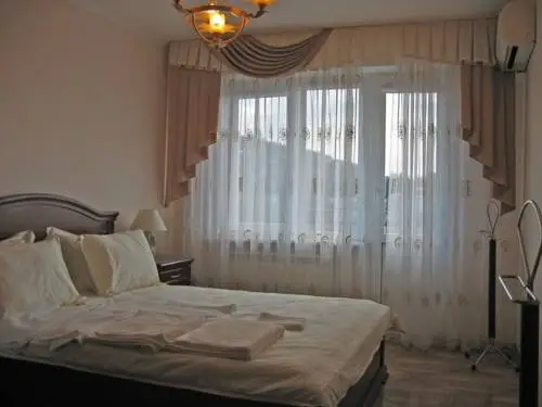 Ялта: YaltaApartments