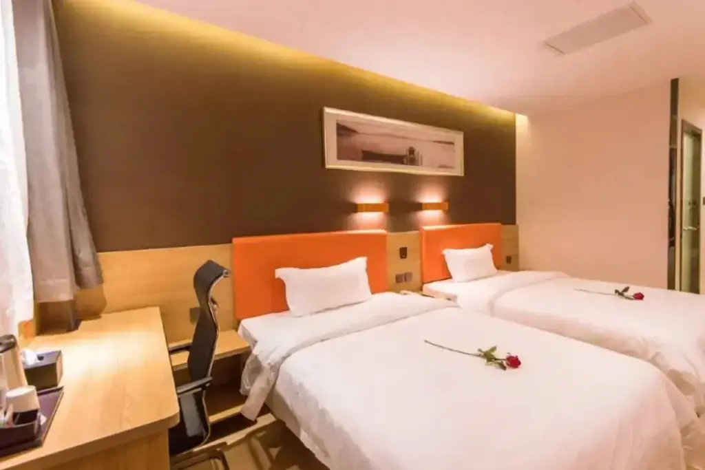 Пекин: 7Days Inn Chain Hotel (Beijing Guomao Sihui East Subway Station)