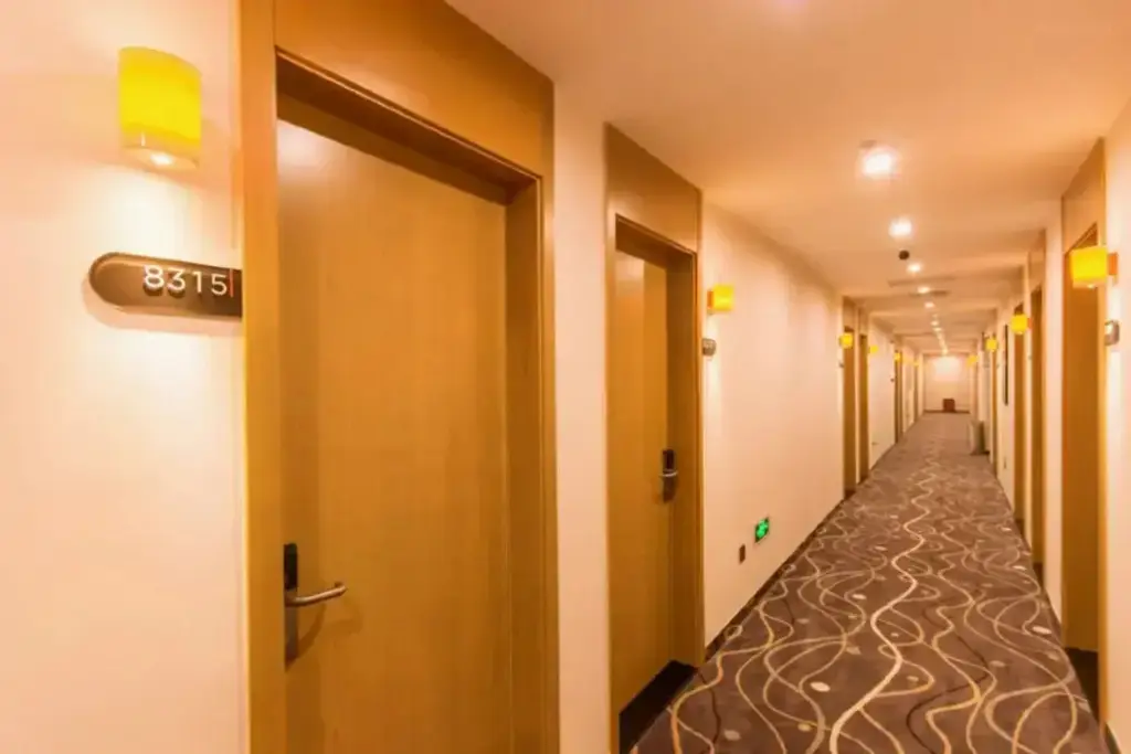 Пекин: 7Days Inn Chain Hotel (Beijing Guomao Sihui East Subway Station)