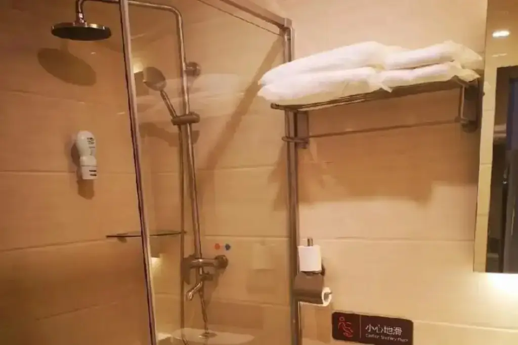 Пекин: 7Days Inn Chain Hotel (Beijing Guomao Sihui East Subway Station)