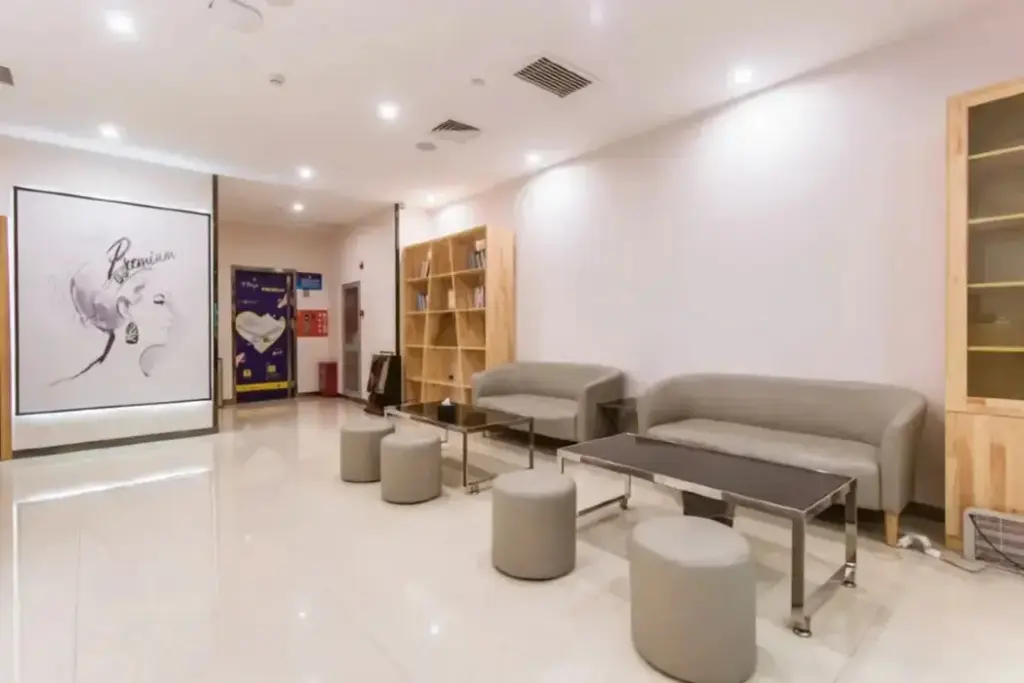Пекин: 7Days Inn Chain Hotel (Beijing Guomao Sihui East Subway Station)
