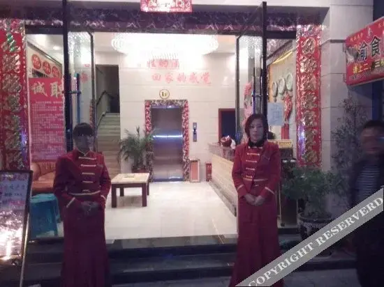 Лицзян: Chuanyu Grand Hotel (Gucheng North Gate Dashuiche Shop)