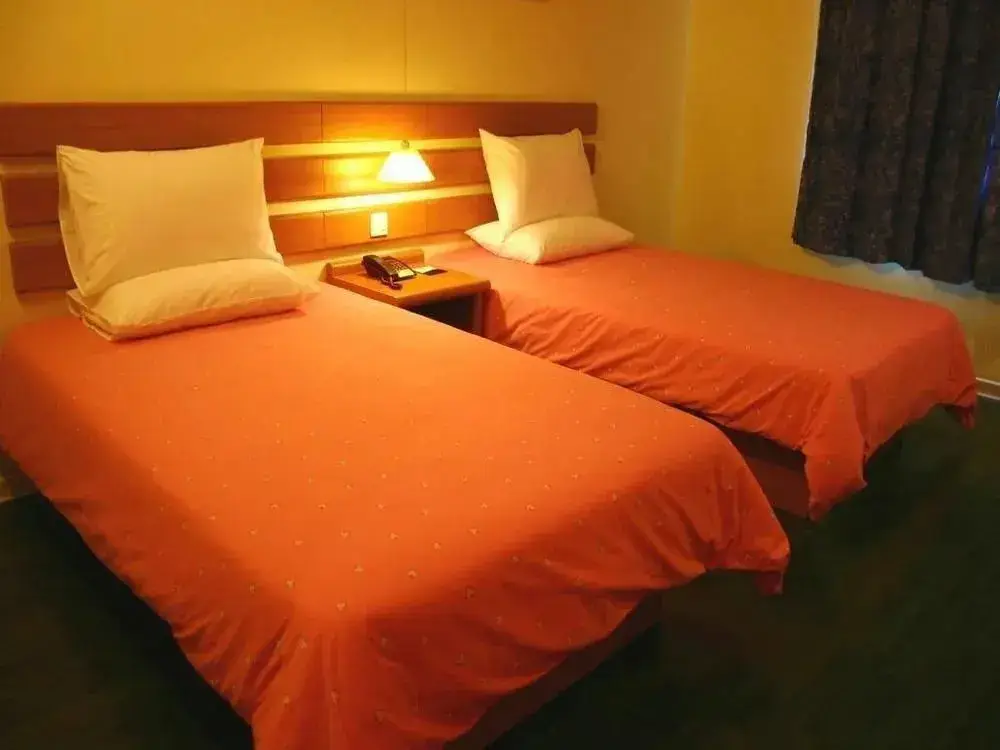 Шицзячжуан: Home Inn Shijiazhuang West Heping Road Baiqiuen Hospital
