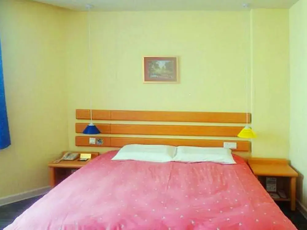 Шицзячжуан: Home Inn Shijiazhuang West Heping Road Baiqiuen Hospital
