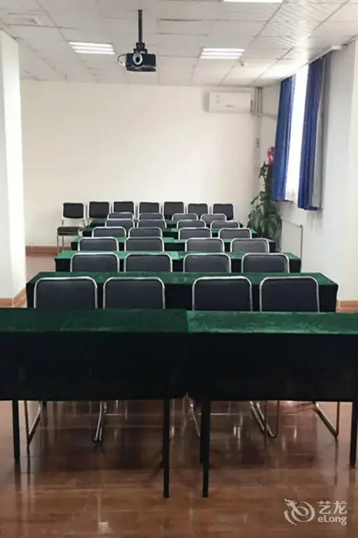 Шицзячжуан: Home Inn Shijiazhuang West Heping Road Baiqiuen Hospital