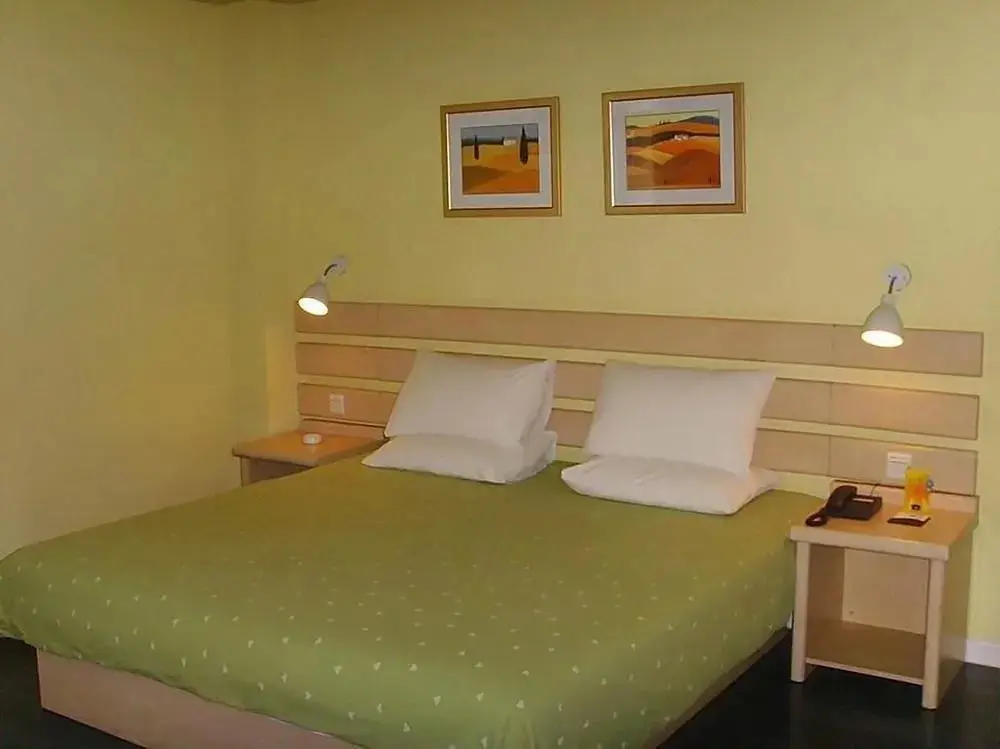 Шицзячжуан: Home Inn Shijiazhuang West Heping Road Baiqiuen Hospital