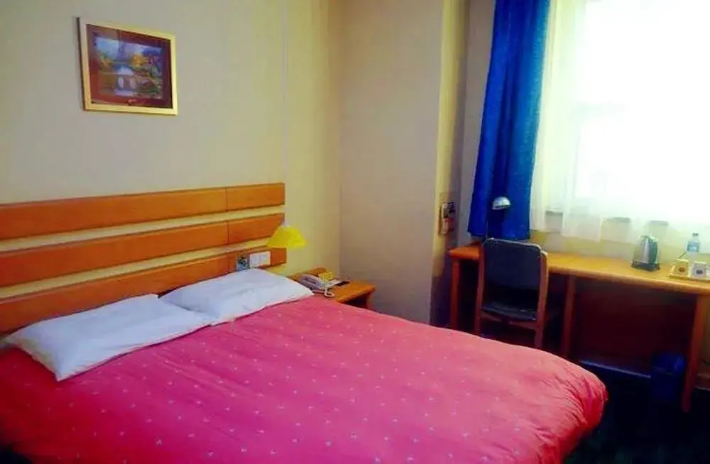 Шицзячжуан: Home Inn Shijiazhuang West Heping Road Baiqiuen Hospital