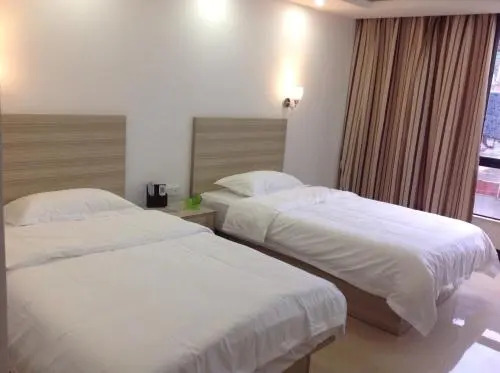 Guilin Yangshuo Jingying Huanle Village Holiday Inn — фото 1