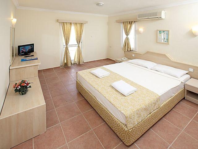 Tenedos Hotel — фото 1