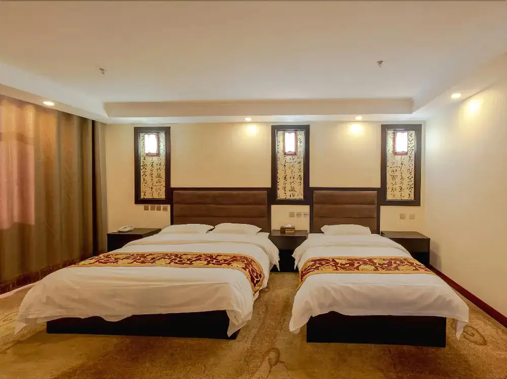 Yanlong Hongshun Hotel — фото 1