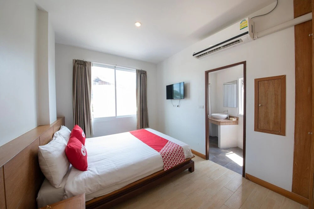 Кату: Oyo 363 Golden Place Patong