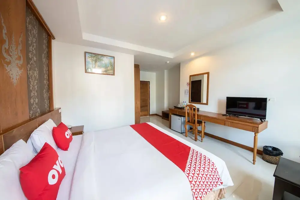 Кату: Oyo 363 Golden Place Patong