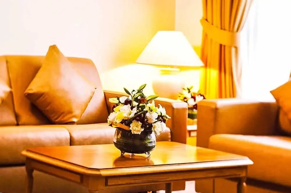 Дубай: Upscale With Pool, Sauna And Health Club 2 Bedroom Apts