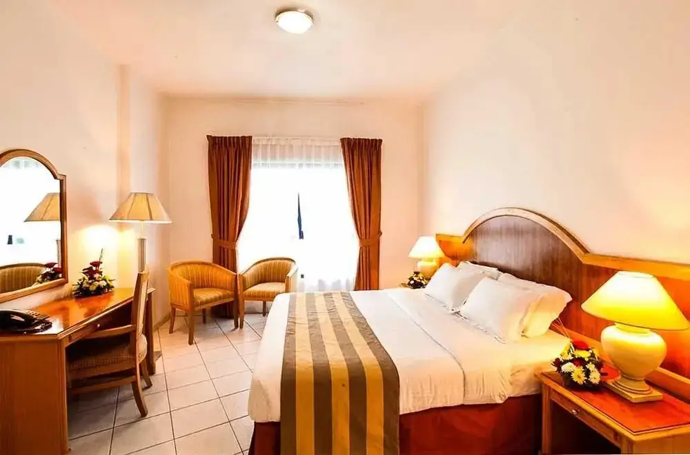 Дубай: Upscale With Pool, Sauna And Health Club 2 Bedroom Apts