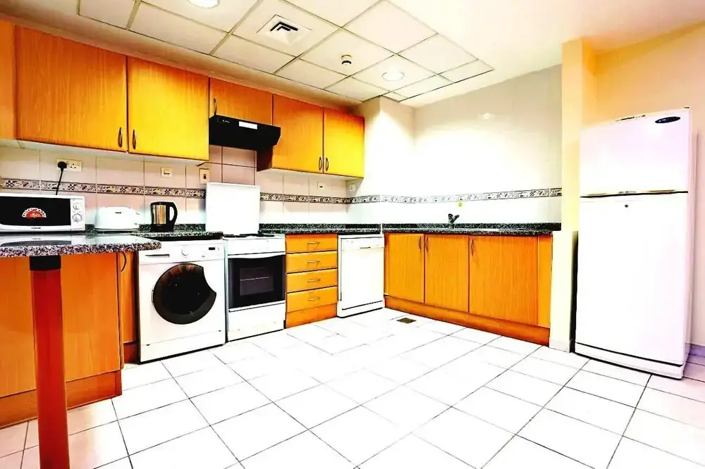 Дубай: Upscale With Pool, Sauna And Health Club 2 Bedroom Apts