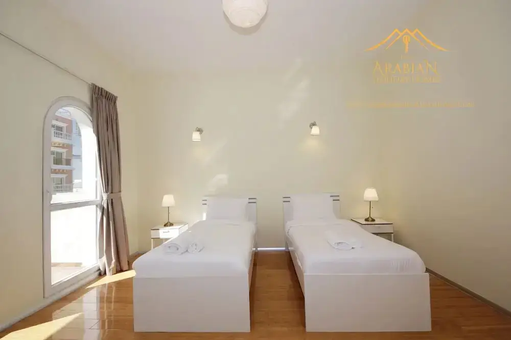 Дубай: New Arabian Holiday Homes Jvc Villa