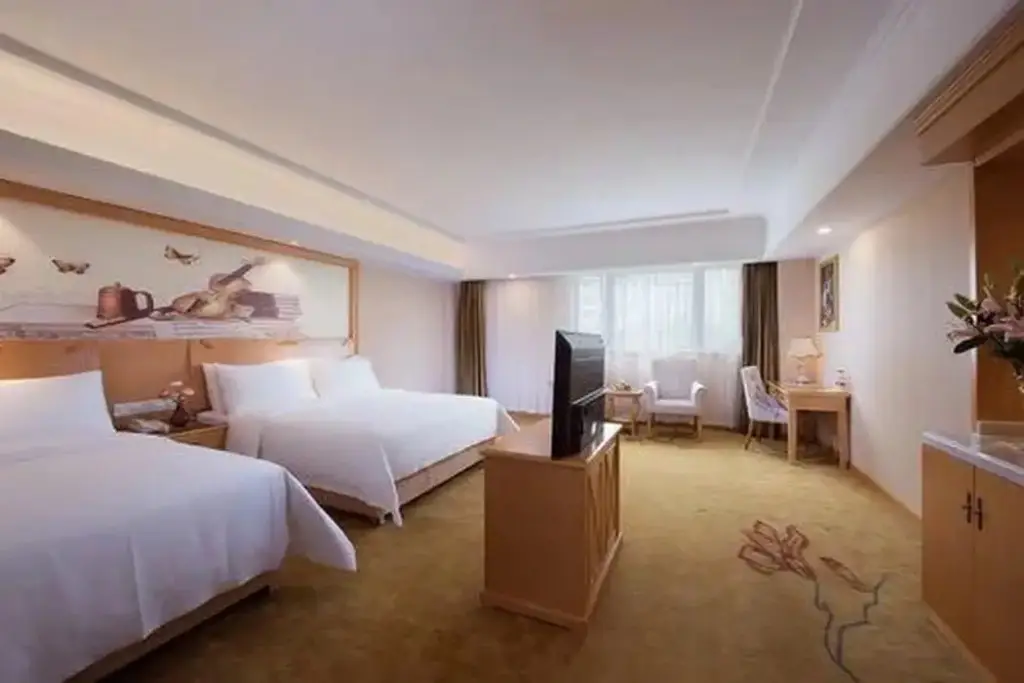 Шанхай: Vienna Hotel Shanghai International Tourist Resort Xiuyan Road Metro Station Bra