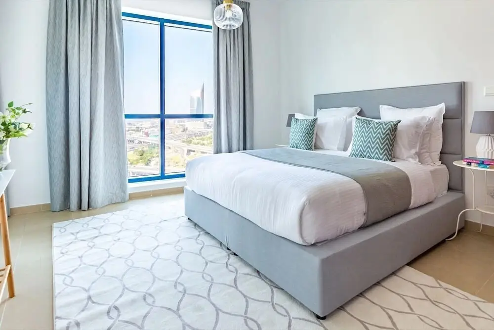 Дубай: Bright and Sassy 1BR in JLT - Near the Metro!