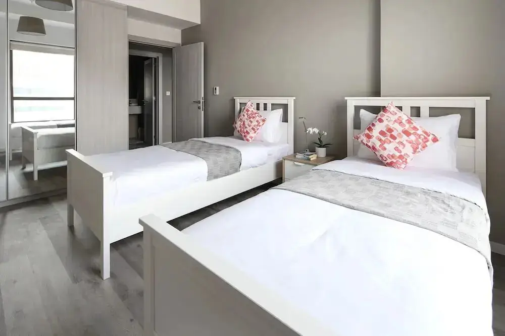 Дубай: Elegant + Upscale 3BR in JBR With Full Sea Views!