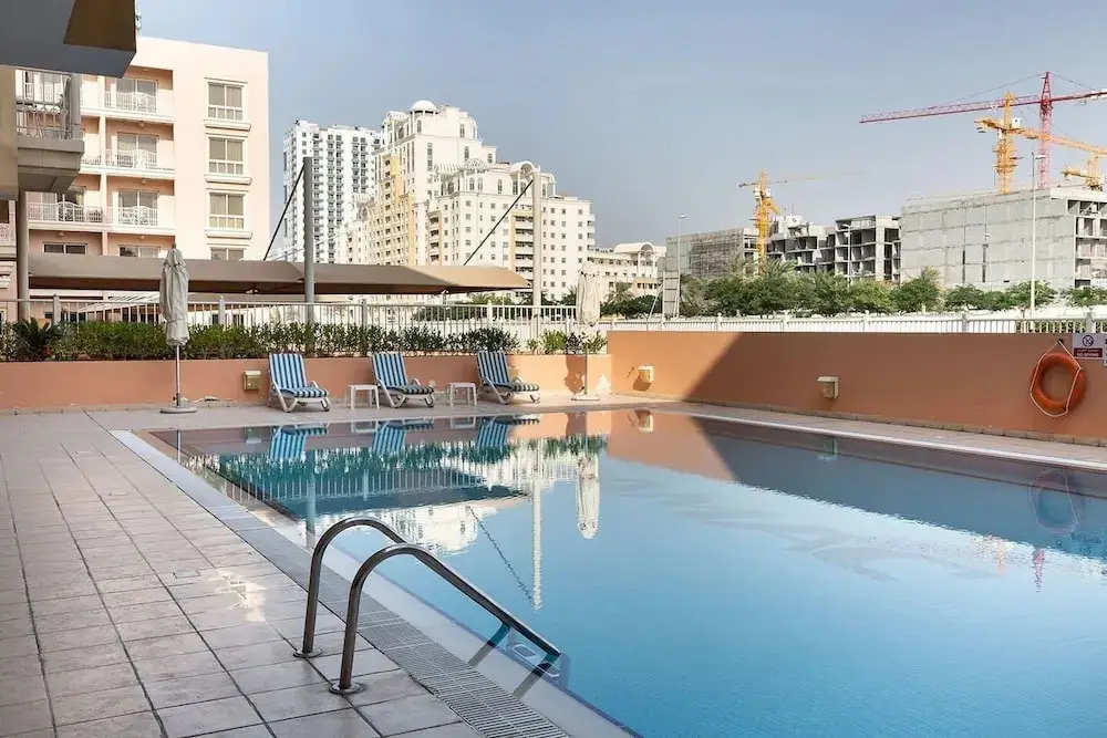 Дубай: Bright & Spacious 1BR in JVC - Sleeps 3!