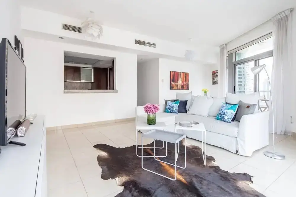 Дубай: Cool & Bright 1BR w/ Exhilarating Marina Views!