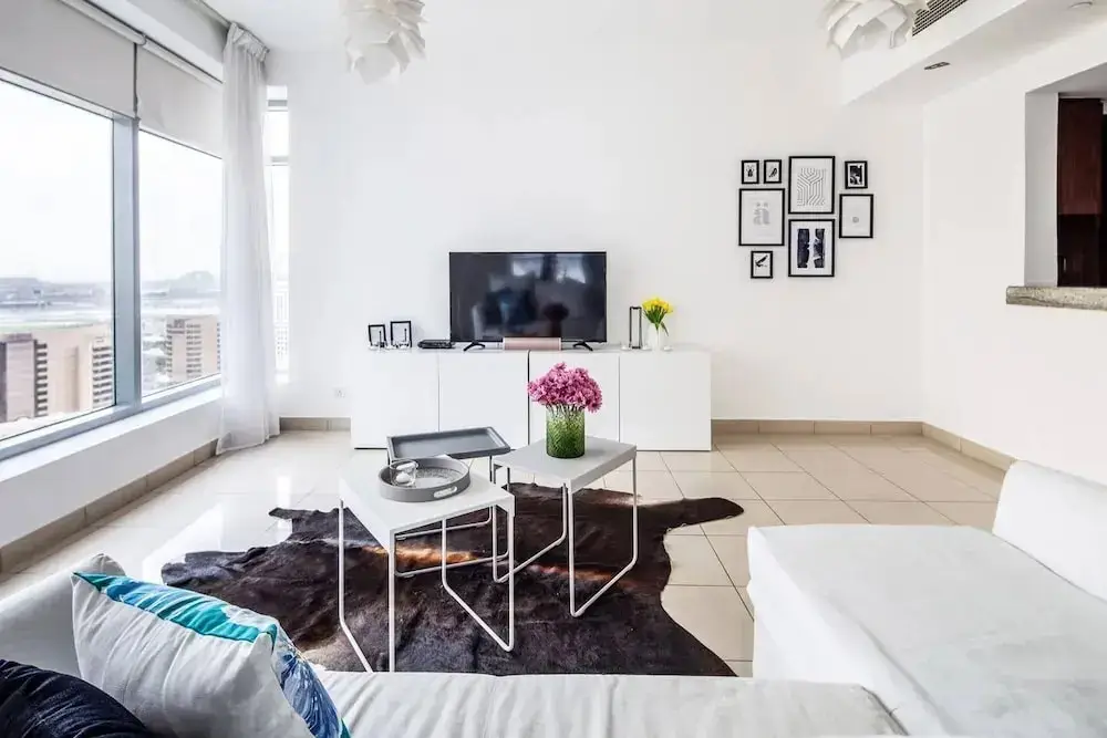 Дубай: Cool & Bright 1BR w/ Exhilarating Marina Views!