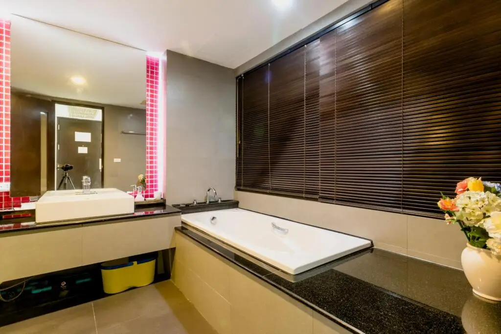 Тхаланг: Kris 2301 - Partial sea view studio in BangTao